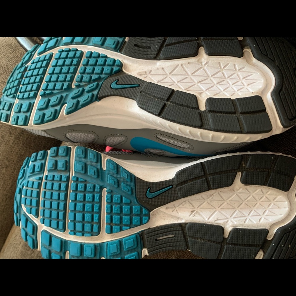 Nike Revolution 2 women’s running sneaker size 9 - Picture 5 of 7